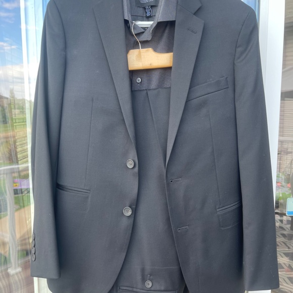 Kenneth Cole Suit - Picture 2 of 5